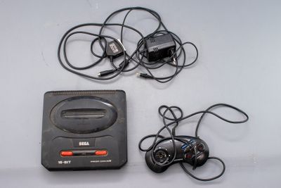 deux lecteurs MP3 posés l'un à côté de l'autre sur une table