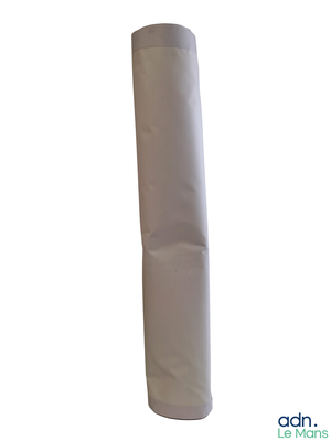 une image représentant un rouleau de papier toilette sur fond blanc
