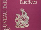 la couverture d'un livre sur laquelle figure le dessin d'une femme assise à une table