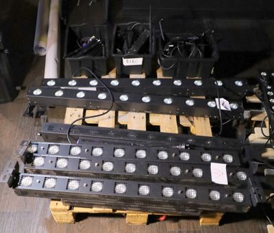 many lights that are on top of a pallet