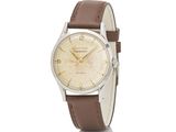 une image d'une montre-bracelet avec un bracelet en cuir marron