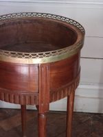 PAIRE DE JARDINIERES de style Louis XVI en acajou et placage… (photo 5)