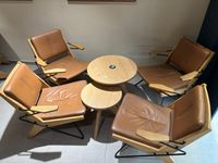 Ensemble de quatre fauteuils + deux tables