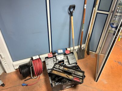 a lot of tools that are sitting on the floor