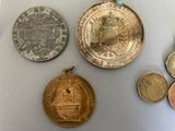 a lot of coins that are on the table