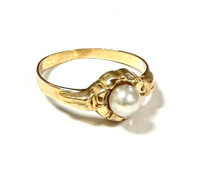 an image of a gold ring with a pearl in the center
