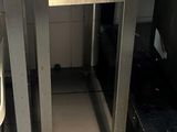 a picture of a machine that is sitting in a room