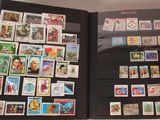 un livre avec beaucoup de timbres