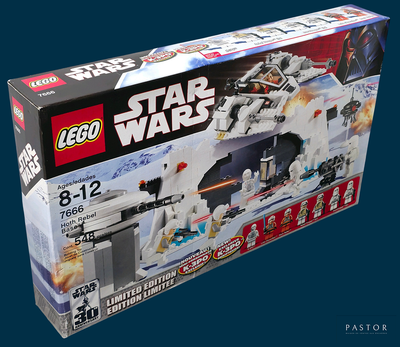 une boîte contenant un ensemble Lego Star Wars
