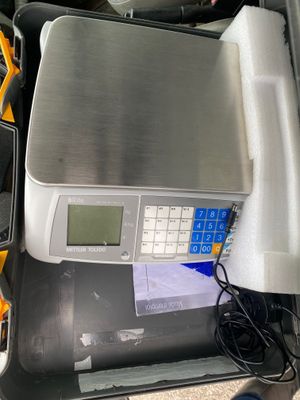 une photo d'une caisse enregistreuse à l'arrière d'une voiture