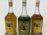trois bouteilles d'alcools différents posées les unes à côté des autres