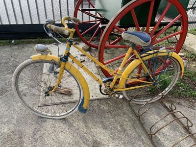Bicyclette relaquée jaune