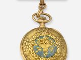 une image représentant une montre de poche en or avec un cadran en émail bleu
