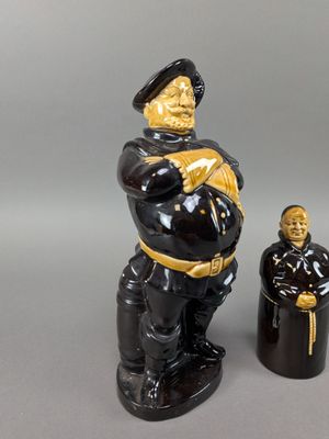 Deux bouteilles anthropomorphes en faïence à glaçure chocola…