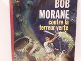 la couverture d'un livre sur laquelle figure l'image d'un homme tenant un couteau