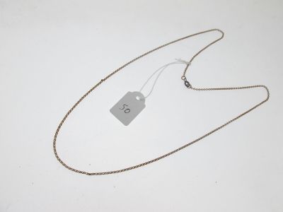 gros plan d'un collier portant une étiquette de prix