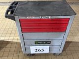une photo d'un chariot à outils rouge et gris