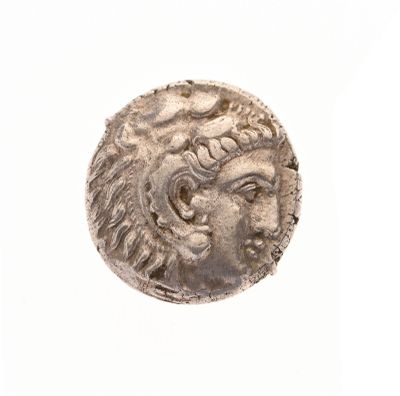 une vieille pièce d'argent avec un visage de femme dessus