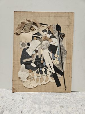 une photo d'une œuvre d'art accrochée au mur