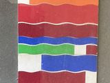 un gros plan sur une œuvre d'art posée sur une table
