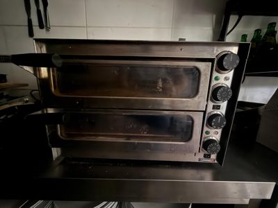 1 four à pizza taille max 35 cm, électrique CASSELIN, à deux…