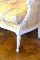 Paire de bergères à dossier enveloppant en bois relaqué blan… (photo 6)
