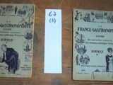 deux livres posés sur une table