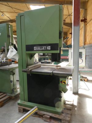 a picture of a machine that is in a building