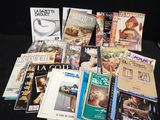 beaucoup de livres sur la table
