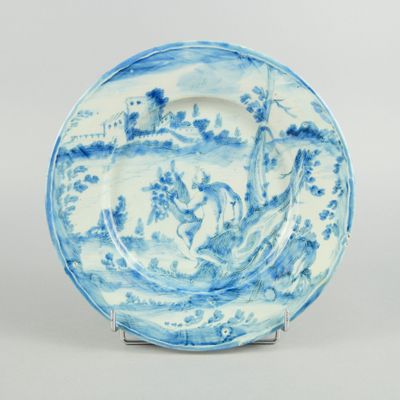 assiette en porcelaine bleue et blanche ornée d'un paysage