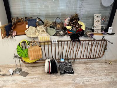 Ensemble d'accessoires neufs dont environ 15 sacs à mains, 9… - Photo 1