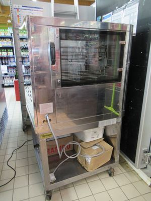 a machine that is sitting in the middle of a store