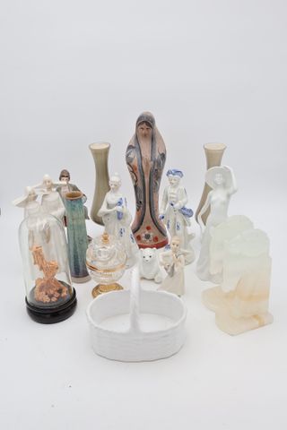 Lot d’objets de décoration : figurines porcelaine (une tête recol...