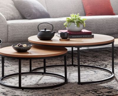 Lot de 2 tables basses gigognes rondes, en placage de chêne …