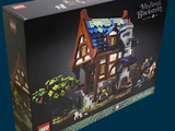 une boîte contenant un bâtiment construit en Lego
