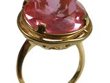 l'image d'une bague en or contenant une pierre rose