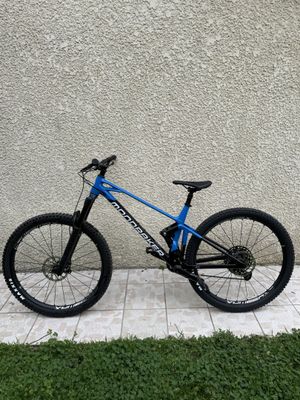 Vélo Mondraker Raze R, cadre en aluminium, système zéro susp…