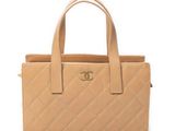 sac cabas Chanel en cuir matelassé beige