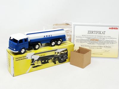 MÄRKLIN réf 18032 (éch. 1/55, zamac) camion semi-remorque ci…