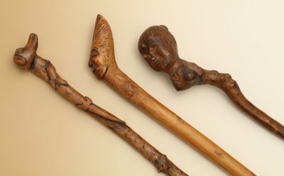 Réunion de 3 CANNES monoxyles Travail d'Art Populaire