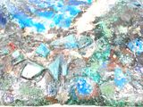 un gros plan sur une peinture représentant un espace bleu et vert