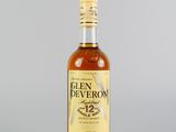 une image représentant une bouteille de whisky Glen Dewron sur fond gris
