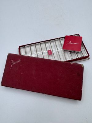 BACCARAT France 12 porte-couteaux en cristal taillé, de form…