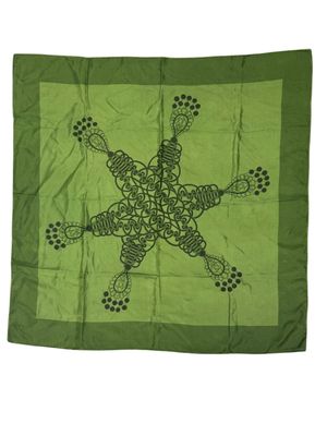 un bandeau vert orné d'une grenouille