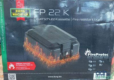 emballage d'une boîte noire sur laquelle figure l'image d'une borne d'incendie