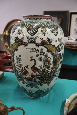 VILLEROY ET BOCH modèle Paon, important vase en faïence H : 39