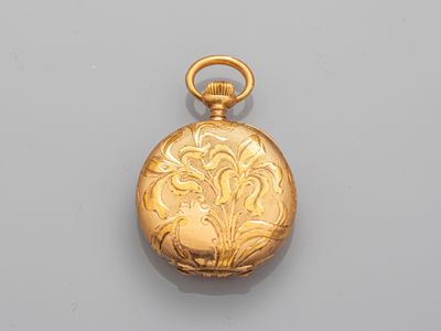 une montre de poche ancienne en or, dont le cadran est orné d'un motif floral