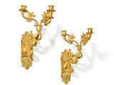 paire d'appliques anciennes plaquées or sur fond blanc
