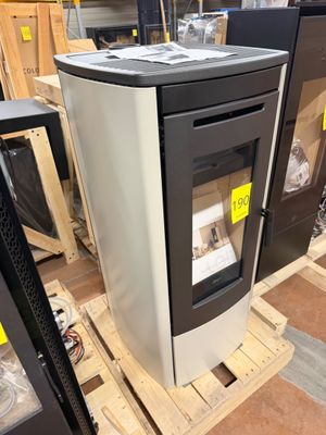many different types of appliances on display in a store