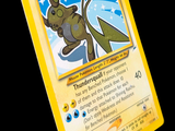 un carton jaune sur lequel figure l'image d'un personnage de Pokémon